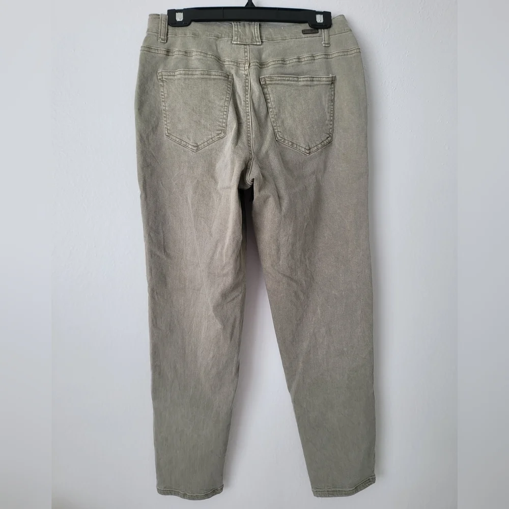 BKE Women's Straight Leg Pants in Olive
